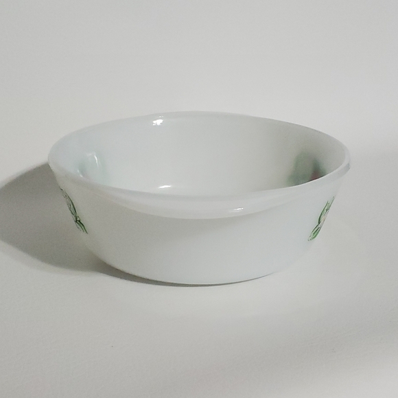 Glasbake Strawberry Casserole Milk Glass 2 quart Baking Dish - Picture 4 of 8